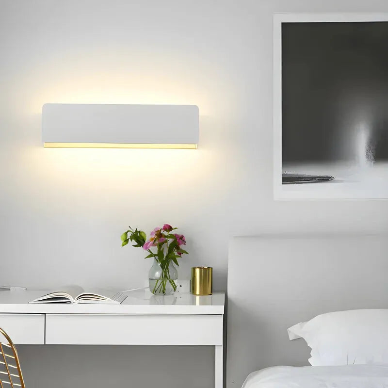 Applique murale LED rectangulaire Luminaire Essenza, ajustable, blanc chaud 3000K, 16 cm, moderne et élégante.