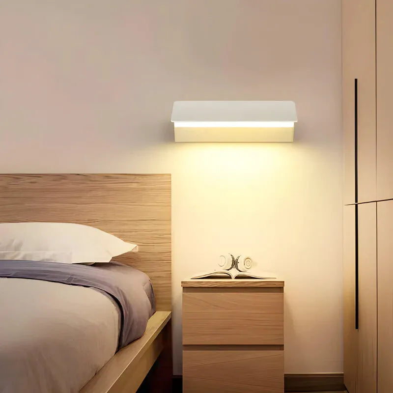Applique murale LED rectangulaire ajustable Luminaire Essenza, éclairage blanc chaud 3000K, design moderne, 16 cm.