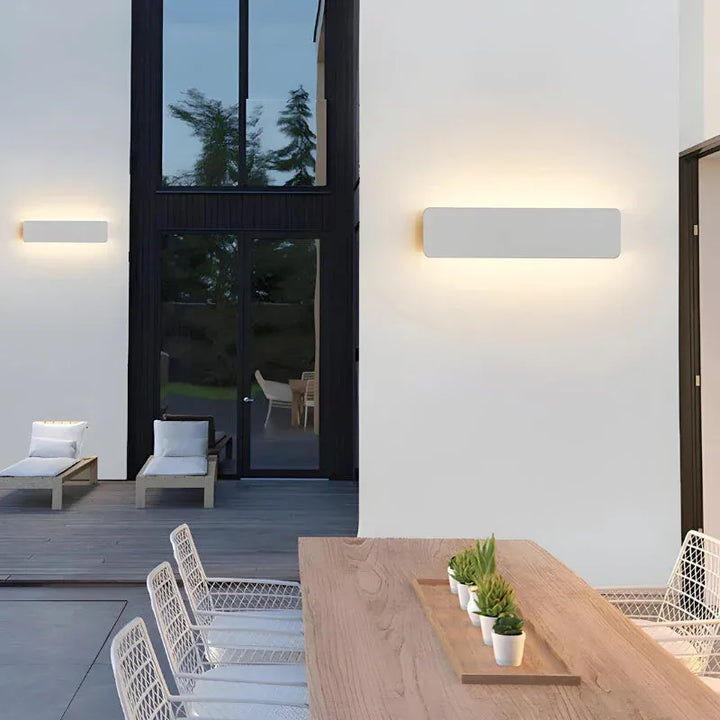 Applique murale LED rectangulaire ajustable Luminaire Essenza, blanc chaud 3000K, 16 cm, éclairage moderne et réglable.