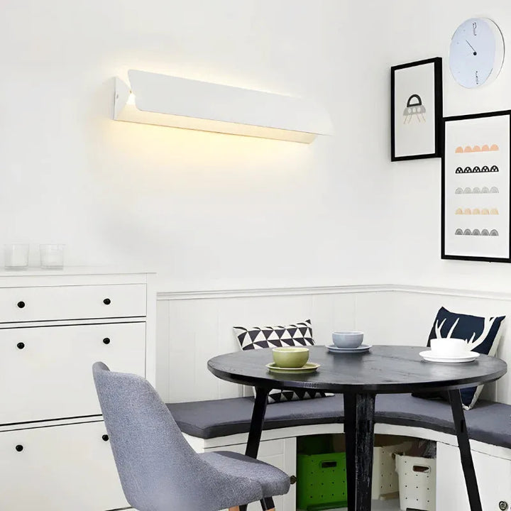 Applique murale LED rectangulaire ajustable Luminaire Essenza, 16 cm, lumière blanc chaud 3000K, design moderne.
