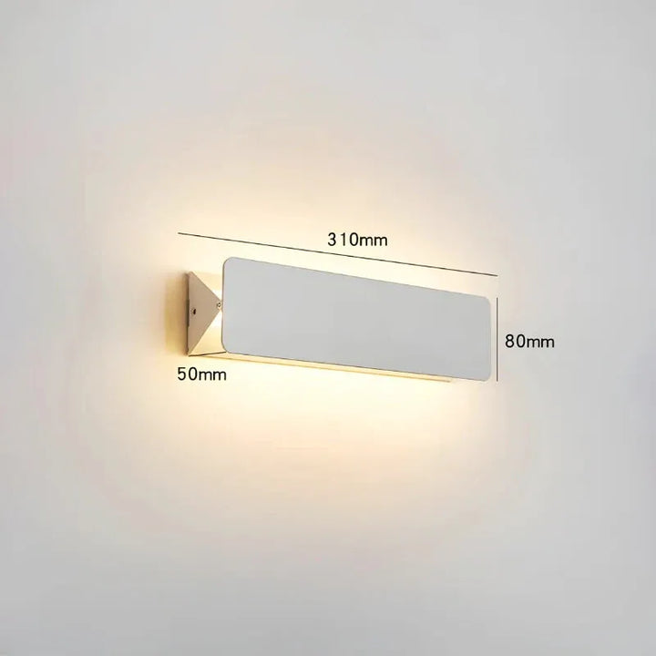 Applique murale LED rectangulaire ajustable Luminaire Essenza, 31 cm, blanc chaud 3000K, design moderne pour l’éclairage intérieur.