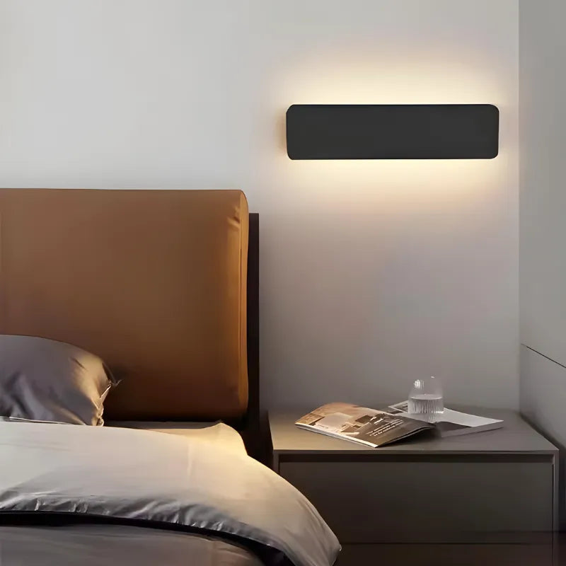 Applique murale LED rectangulaire noire ajustable de 16 cm avec lumière blanc chaud 3000K, design moderne Luminaire Essenza.