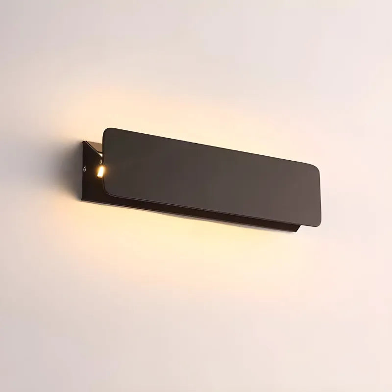 Applique murale LED rectangulaire noire ajustable, Luminaire Essenza, 16 cm, lumière blanc chaud 3000K, design moderne.