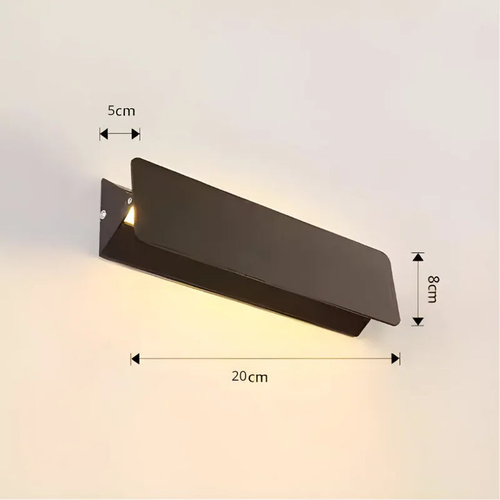 Applique murale LED rectangulaire noire ajustable de 20 cm, éclairage blanc chaud 3000K, par Luminaire Essenza.