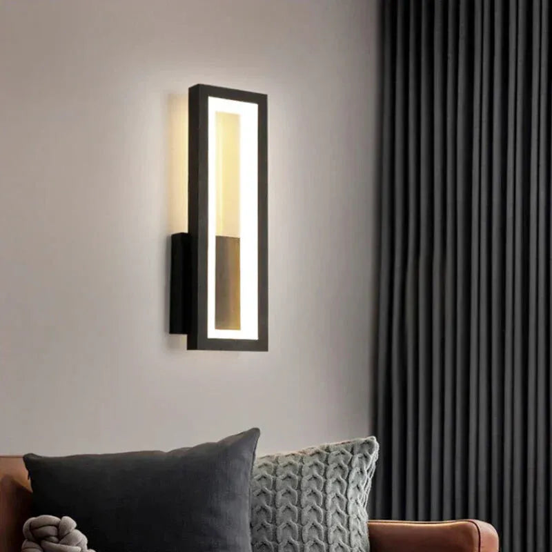 Applique murale LED rectangulaire Luminaire Essenza, design minimaliste et décoratif, éclairage moderne pour intérieur.