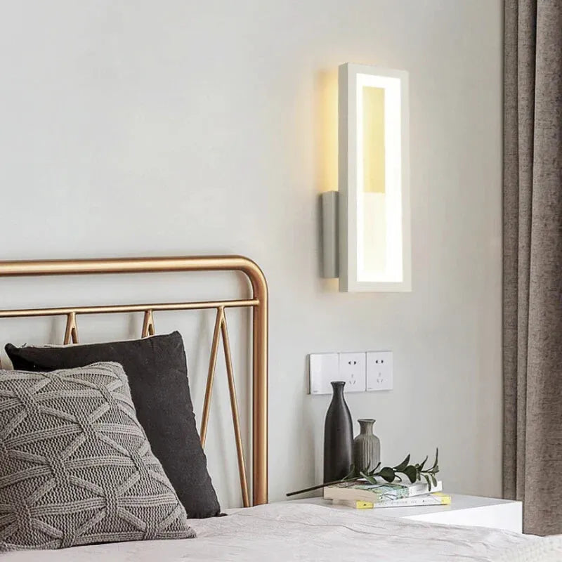 Applique murale LED rectangulaire décorative minimaliste de Luminaire Essenza, éclairage moderne pour intérieur.