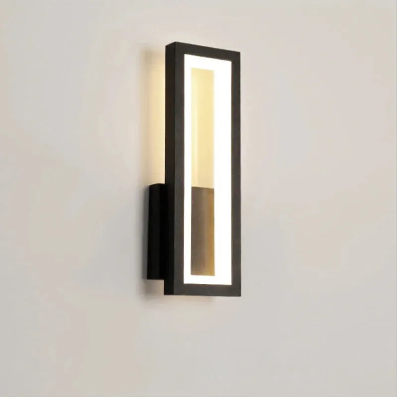 Applique murale LED rectangulaire Luminaire Essenza, design minimaliste noir et blanc, éclairage chaud pour décoration intérieure.