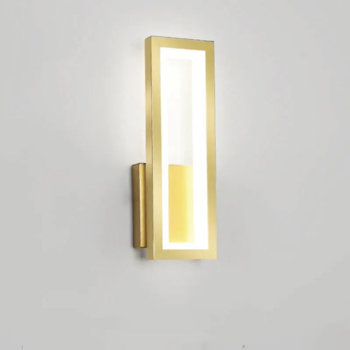 Applique murale LED rectangulaire Luminaire Essenza, design minimaliste en blanc froid, éclairage décoratif moderne.