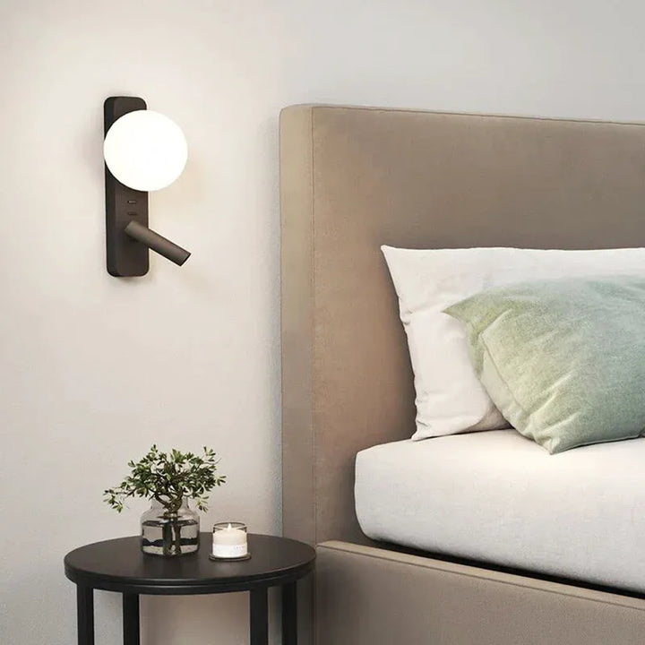 Applique murale LED rotative moderne Luminaire Essenza avec finition élégante et design minimaliste pour intérieur.