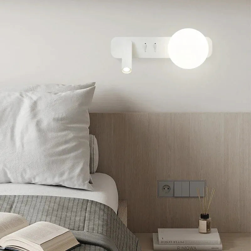 Applique Murale LED rotative moderne Luminaire Essenza avec abat-jour blanc et bras ajustable pour l'éclairage intérieur.