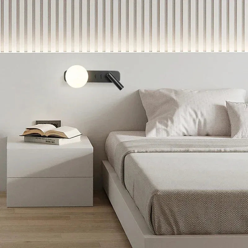 Applique murale LED rotative moderne de Luminaire Essenza, design élégant avec lumière blanche, fixation murale en métal finition moderne.