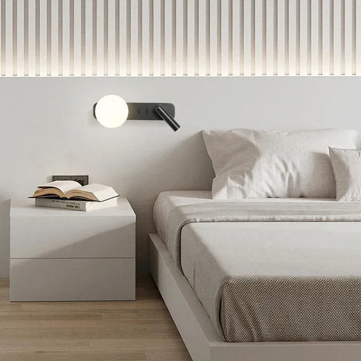 Applique murale LED rotative moderne de Luminaire Essenza, design élégant avec lumière blanche, fixation murale en métal finition moderne.