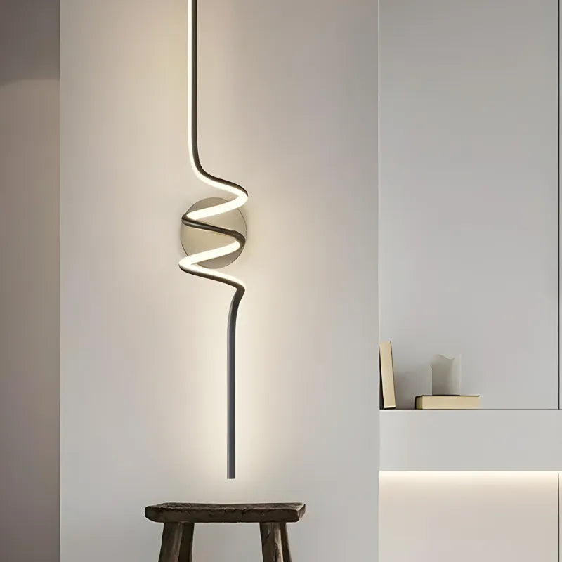Applique murale LED Luminaire Essenza pour salon, minimaliste noir de 60 cm avec lumière blanc chaud 2700-3500K.