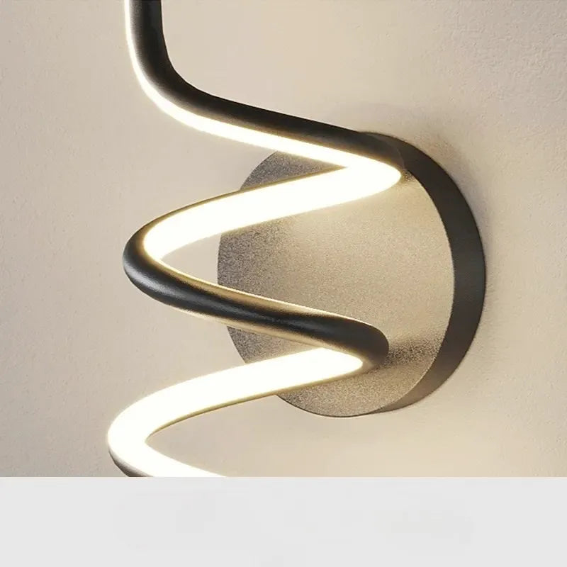 Applique murale LED Luminaire Essenza pour salon, design minimaliste noir de 60 cm avec lumière blanc chaud 2700-3500K.