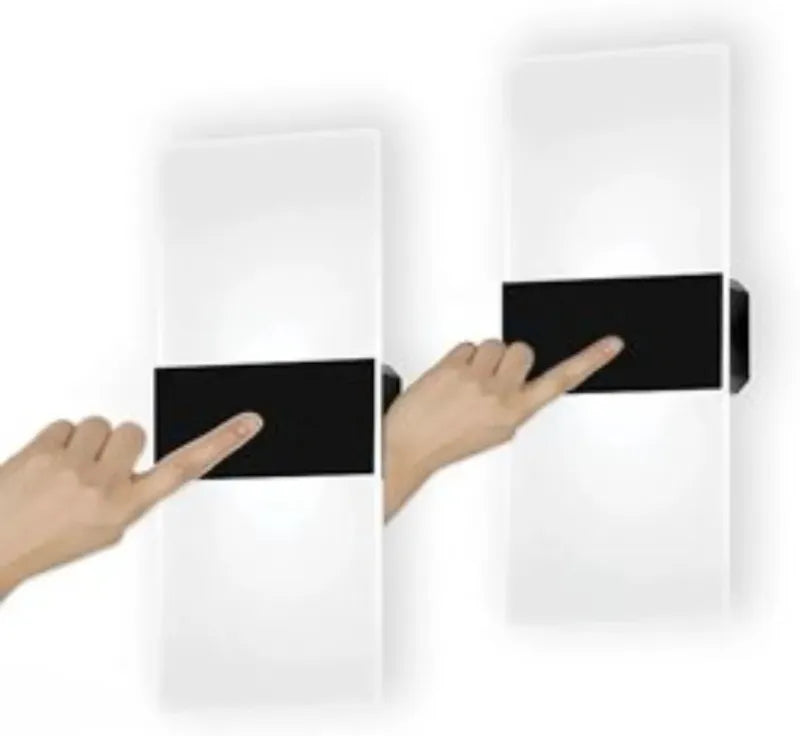 Applique murale LED tactile rectangulaire Luminaire Essenza avec détecteur de mouvement, en noir ou blanc, 10x27 cm.