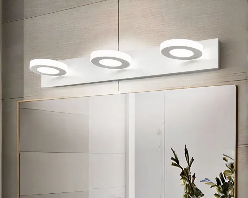 Applique murale miroir salle de bain LED Luminaire Essenza, éclairage moderne avec cadre en métal et miroir intégré.