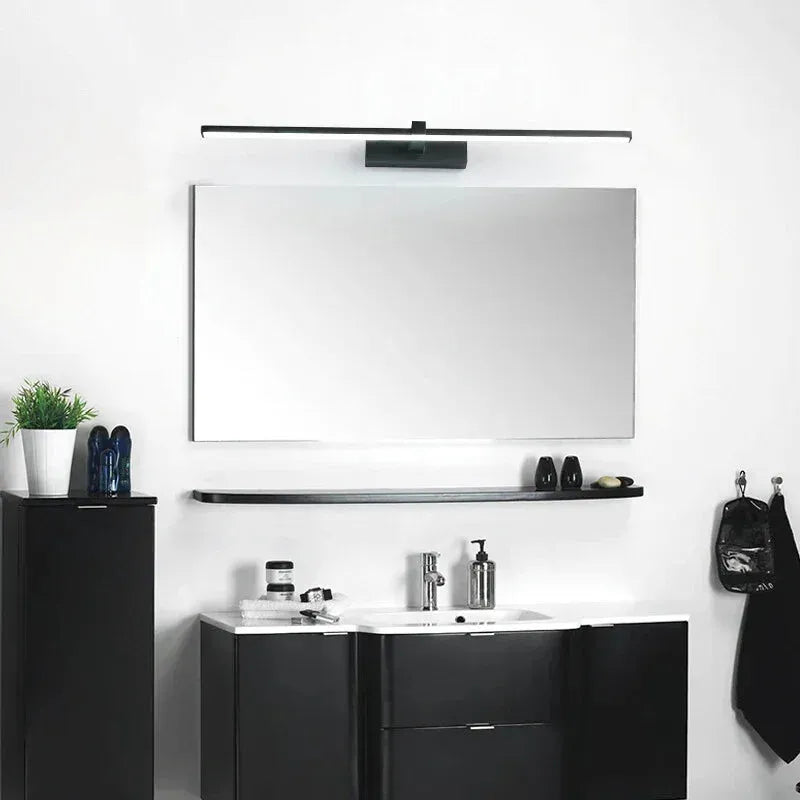 Applique murale miroir pour salle de bain Luminaire Essenza, noir, 60 cm, avec lumière blanc chaud, design élégant et moderne.