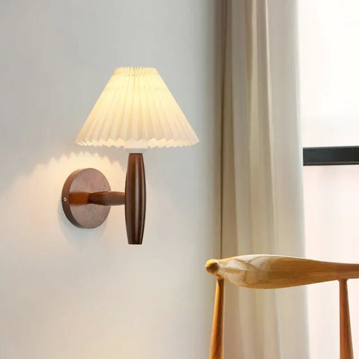 Applique murale moderne en bois flotté blanc chaud, design épuré, de la marque Luminaire Essenza, pour décoration intérieure élégante
