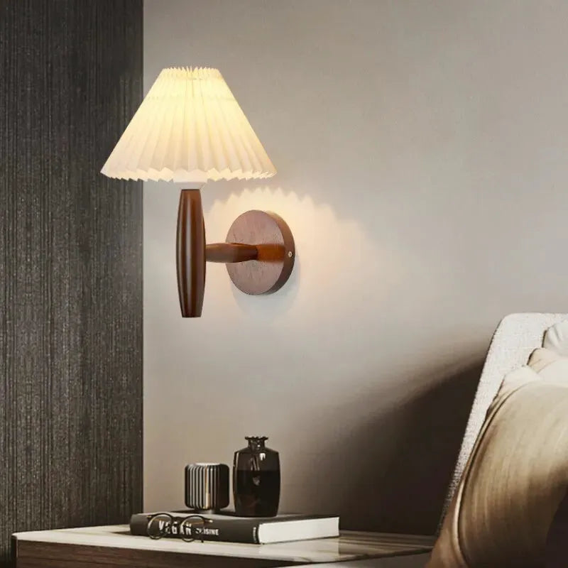 Applique murale moderne en bois flotté blanc chaud, éclairage doux, design contemporain par Luminaire Essenza.