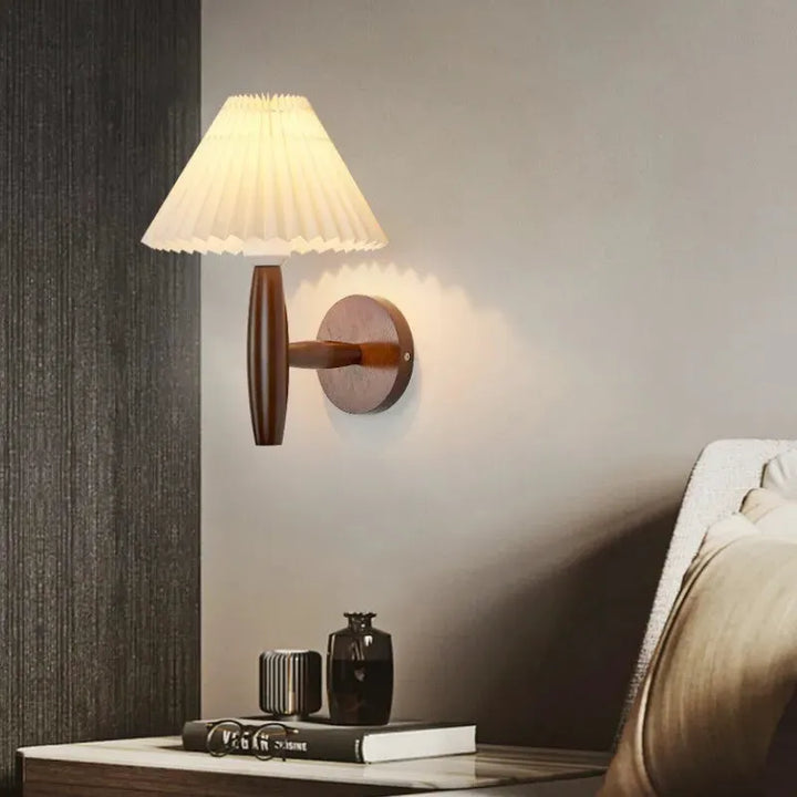 Applique murale moderne en bois flotté blanc chaud, éclairage doux, design contemporain par Luminaire Essenza.