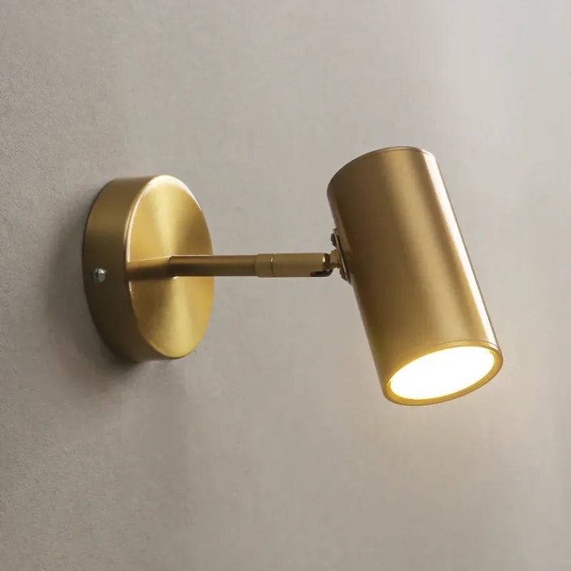 Applique murale moderne scandinave Luminaire Essenza avec finition or blanc chaud, éclairage chaud 2700-3500K.