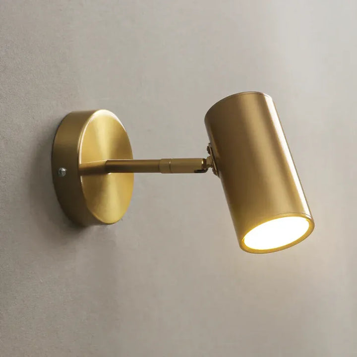 Applique murale moderne scandinave Luminaire Essenza avec finition or blanc chaud, éclairage chaud 2700-3500K.