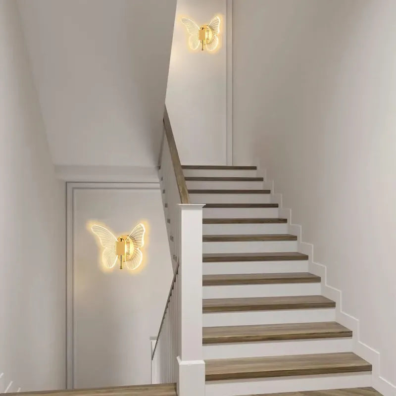 Applique murale Papillon LED en métal et acrylique de Luminaire Essenza avec éclairage à trois couleurs.