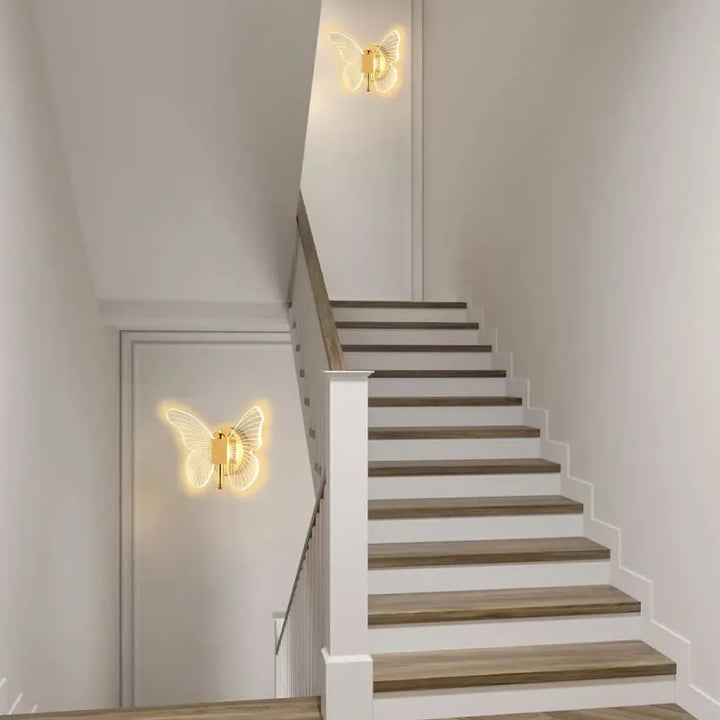 Applique murale Papillon LED en métal et acrylique de Luminaire Essenza avec éclairage à trois couleurs.