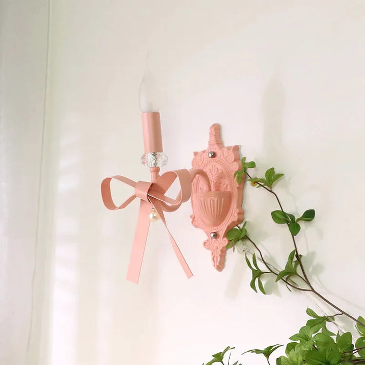 Applique murale Princesse Rose pour enfant Luminaire Essenza avec lumière douce et réglable en trois températures de couleur.