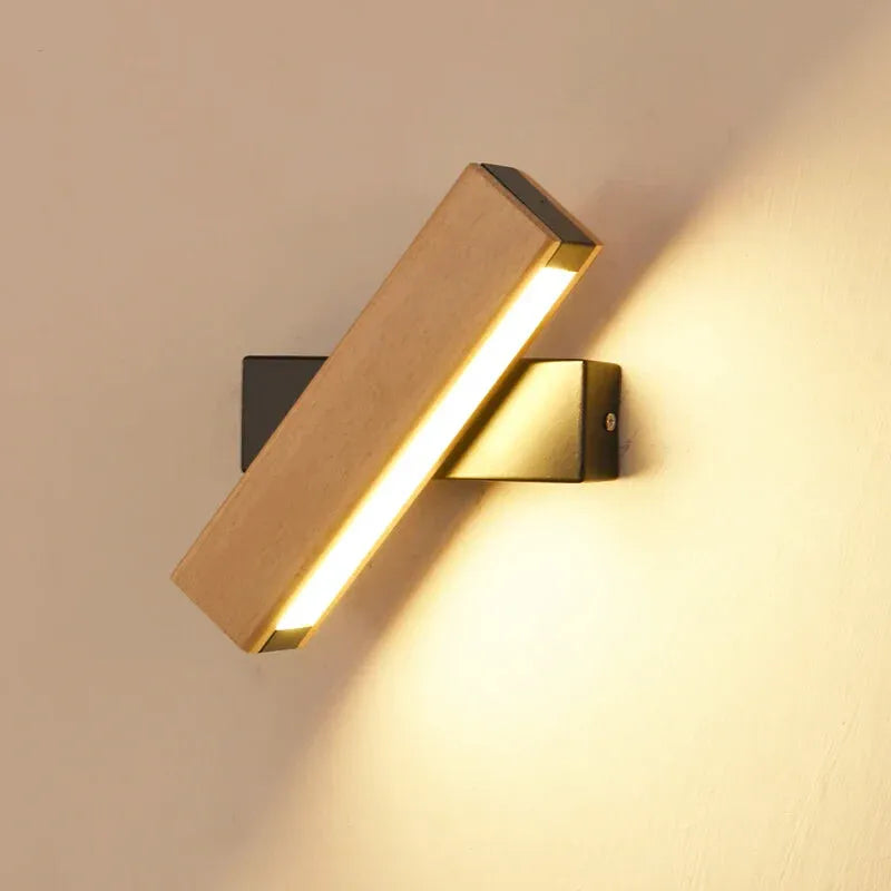 Applique murale rotative en bois massif nordique de Luminaire Essenza, 21 cm, blanc chaud 3000K, design moderne et naturel.