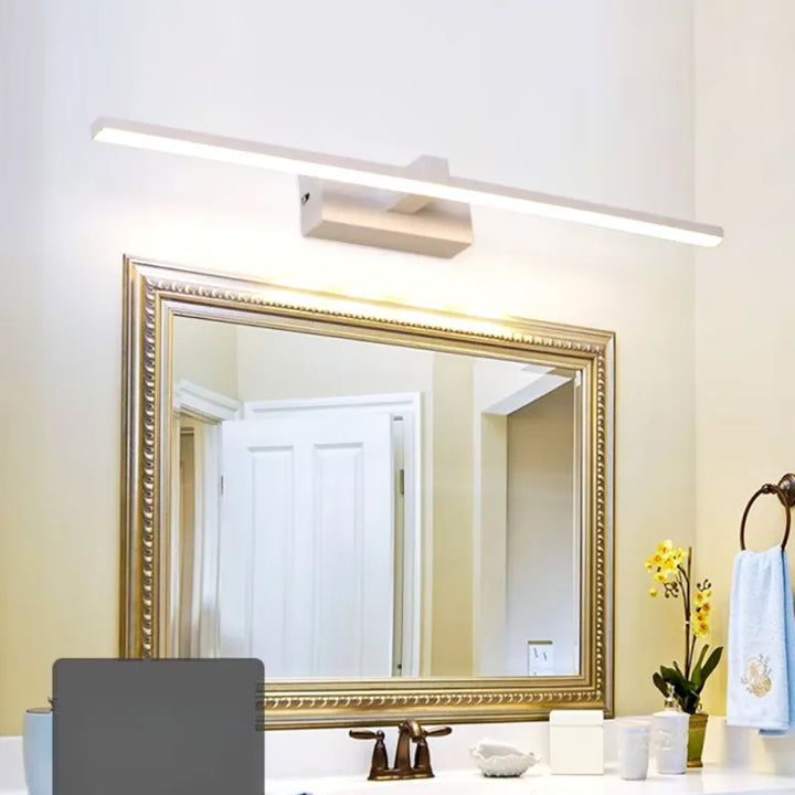 Applique murale salle de bain design Luminaire Essenza avec éclairage blanc froid, 40 cm, style moderne et élégant.