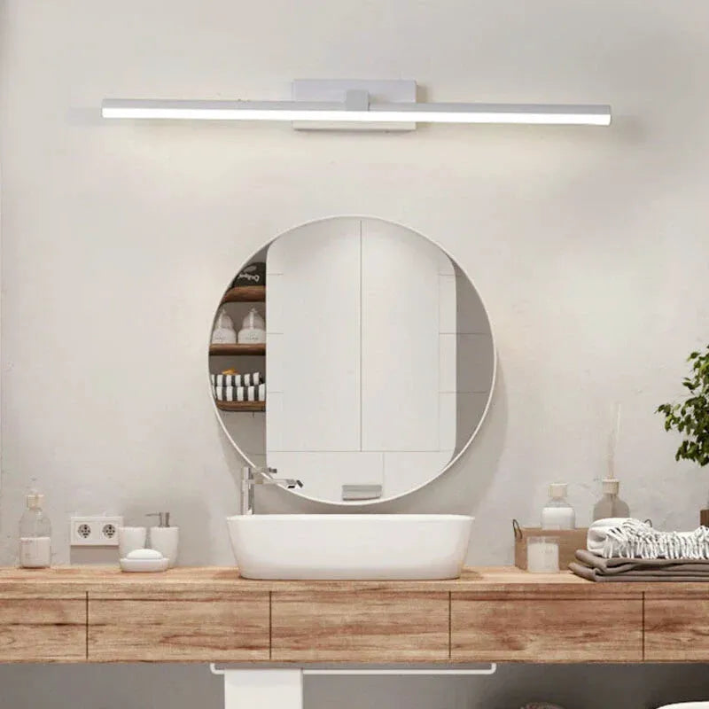 Applique murale design pour salle de bain Luminaire Essenza, blanche et froide, 40 cm de long, éclairage moderne et élégant.