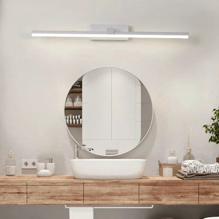 Applique murale design pour salle de bain Luminaire Essenza, blanche et froide, 40 cm de long, éclairage moderne et élégant.