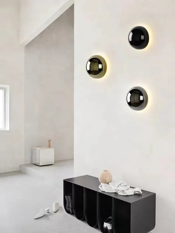 Applique murale nordique minimaliste en argent plaqué, 16 cm, éclairage blanc chaud pour salon moderne.