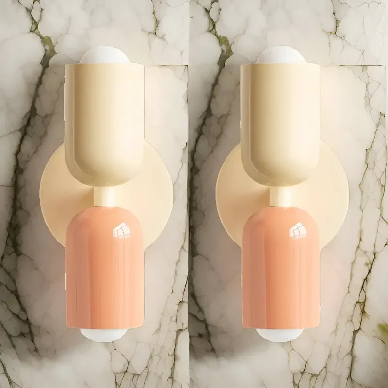 Applique murale scandinave Luminaire Essenza, design épuré, éclairage chaleureux, parfaite pour transformer un mur vide en coin cosy.