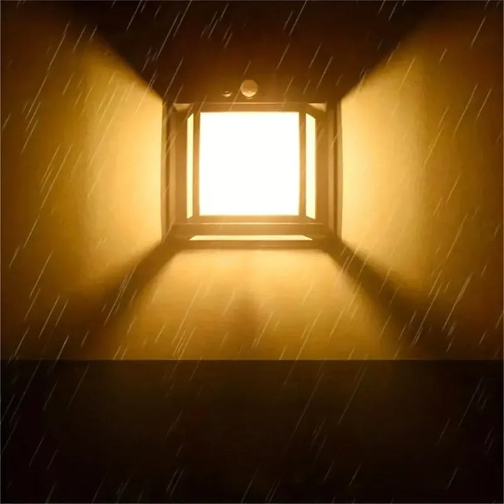 Applique murale solaire étanche Luminaire Essenza avec capteur de mouvement noir, idéale pour éclairage extérieur.