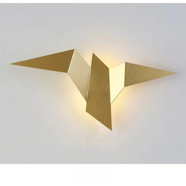 Applique murale LED design nordique moderne avec motif d'oiseau en bois clair, idéale pour décoration intérieure élégante.