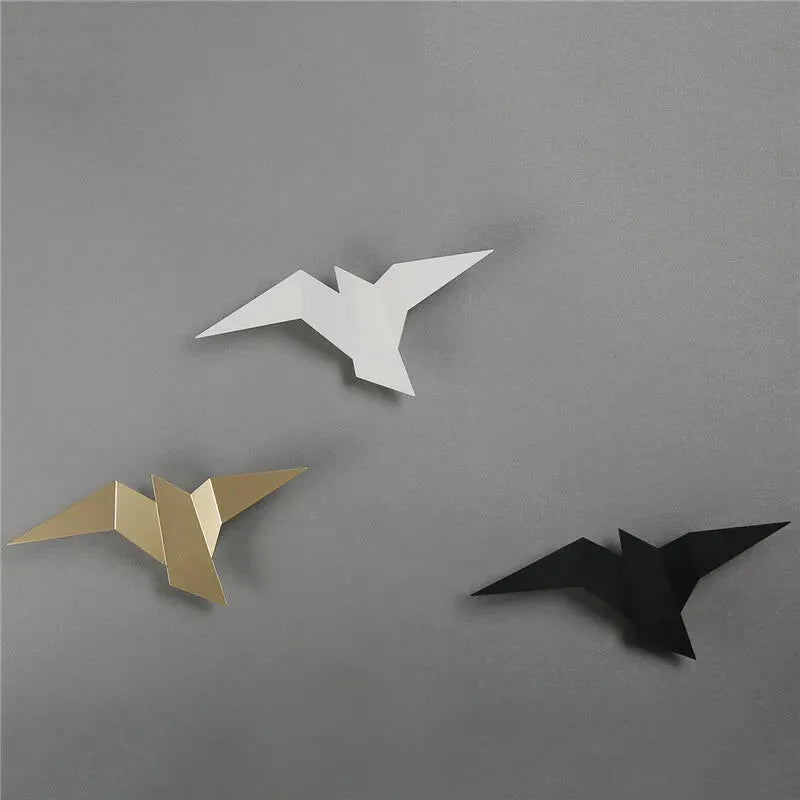 Applique murale LED design nordique moderne avec motif d'oiseau, luminaires Essenza pour décoration intérieure élégante.