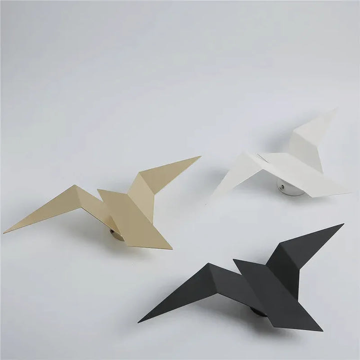 Applique murale LED design nordique moderne avec motif d'oiseau, éclairage élégant pour intérieur contemporain.