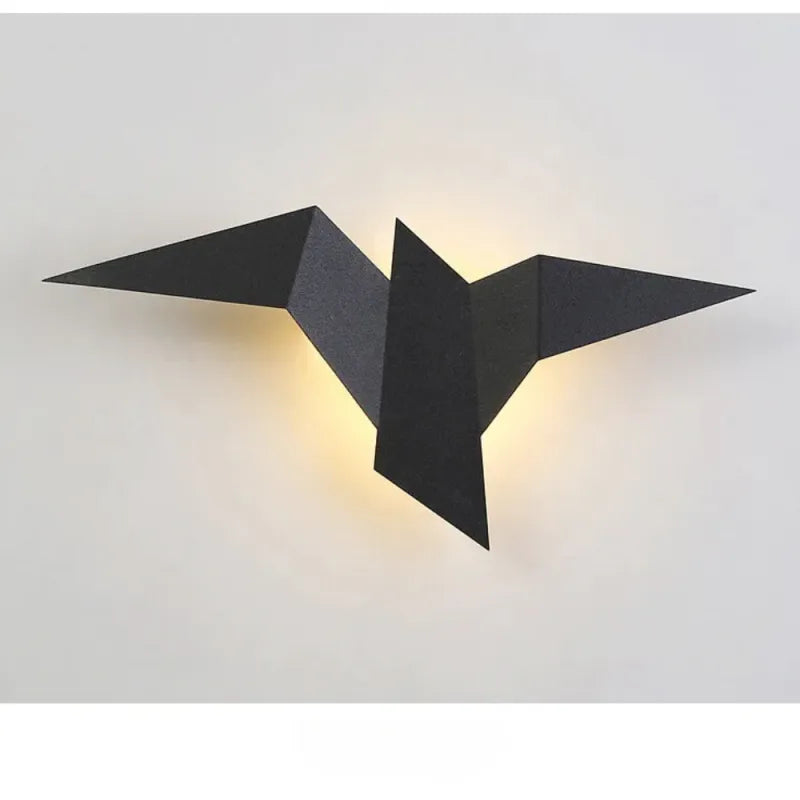 Applique murale LED design nordique moderne en forme d'oiseau, luminaire Essenza pour décoration intérieure élégante.