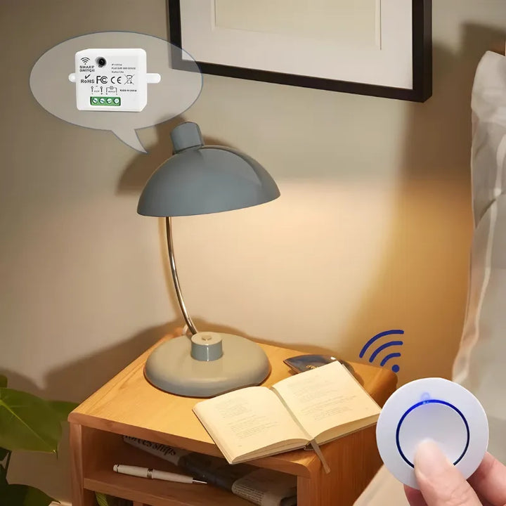 Interrupteur sans fil intelligent Luminaire Essenza pour allumer les appliques en un geste, avec récepteur inclus.