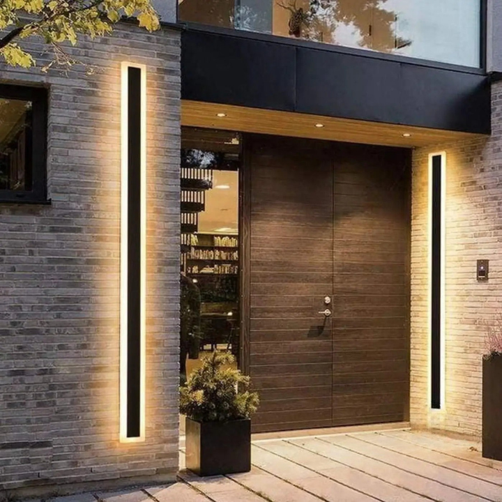 Applique murale extérieure moderne Luminaire Essenza avec éclairage LED pour façade et terrasse, design élégant et contemporain.